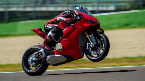 杜卡迪发布全新Panigale V4/S，外形大改，放弃单摇臂